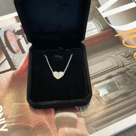 Diamond Pavé Heart - Picture 3 of 11